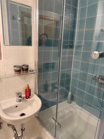 公寓 3 #netflix &wlan &kaffee Maschine & Zentral & 500m Innenhafen & 2 Min U Bahn *